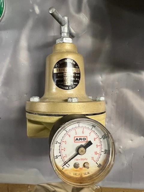 NORGREN 11-002-013 PNEUMATIC PRESSURE REGULATOR WITH GAUGE 400PSIG MAX 1...