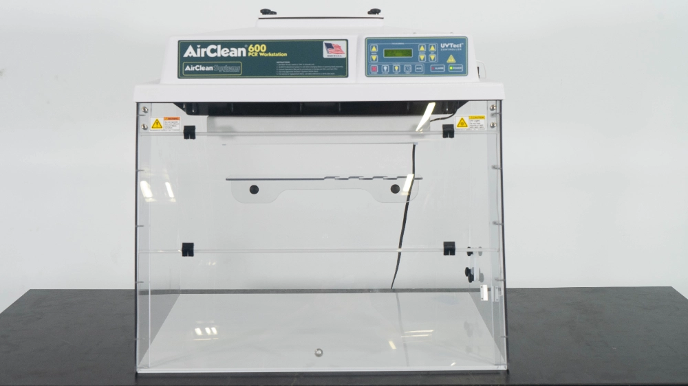 AirClean 600 PCR Workstation