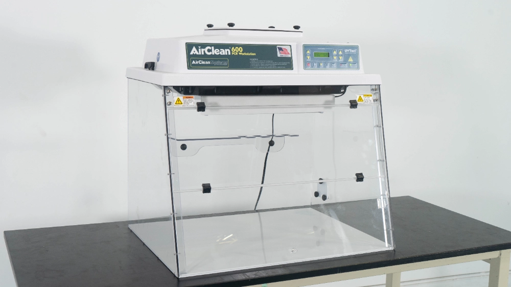 AirClean 600 PCR Workstation