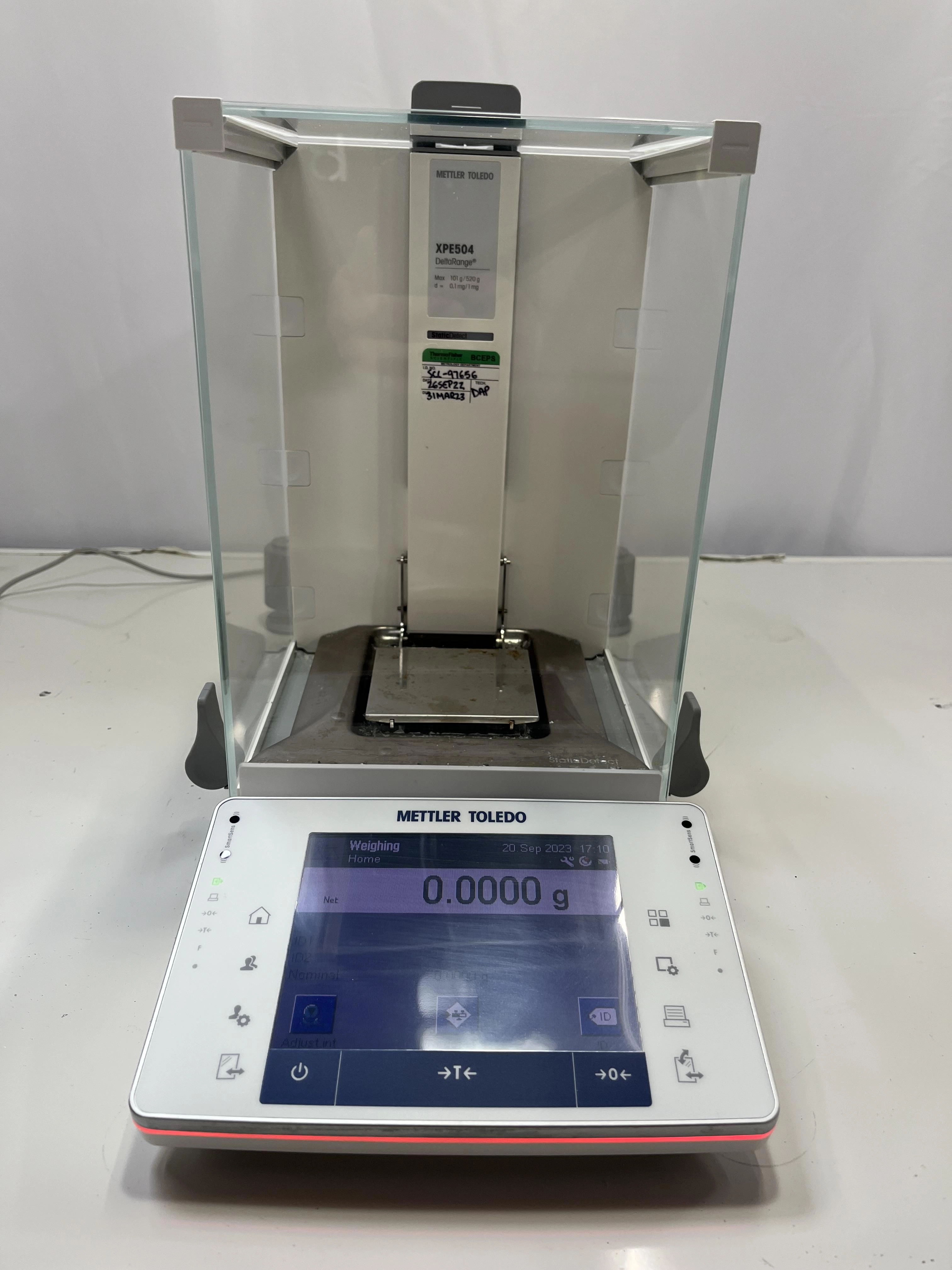 Mettler Toledo Analytical Balance XPE504 - Used Lab Equipment 220g/121g x 0.00001g/0.0001g Internal Calibration 120V - BB3362556