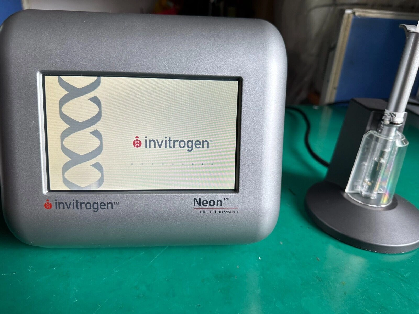 Invitrogen Neon Transfection System MPK5000 with 6
