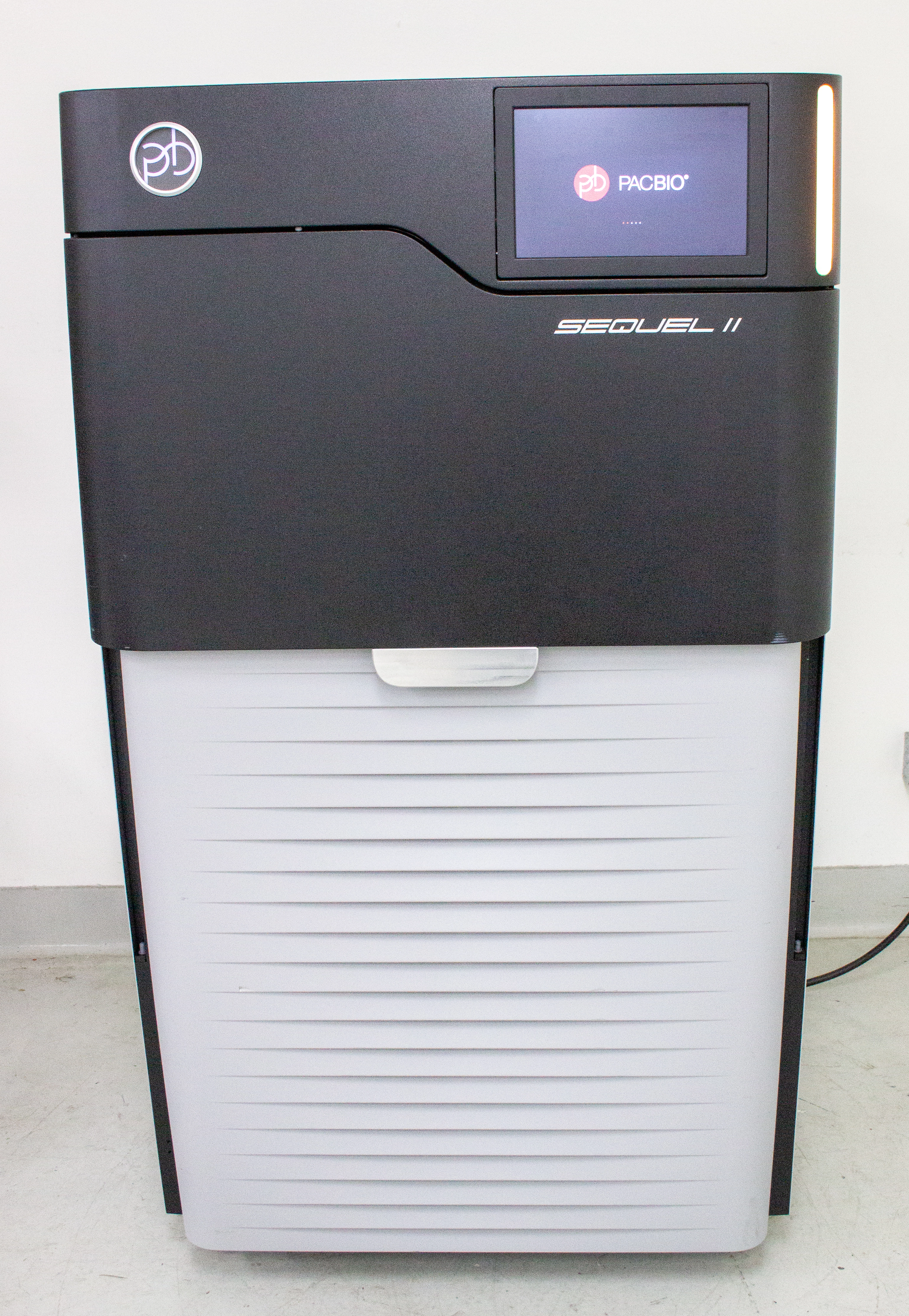 PacBio Sequel II Genome Sequencing System 101-447-000 - DNA Sequencer by Pacific Biosciences (PacBio) - 3373720