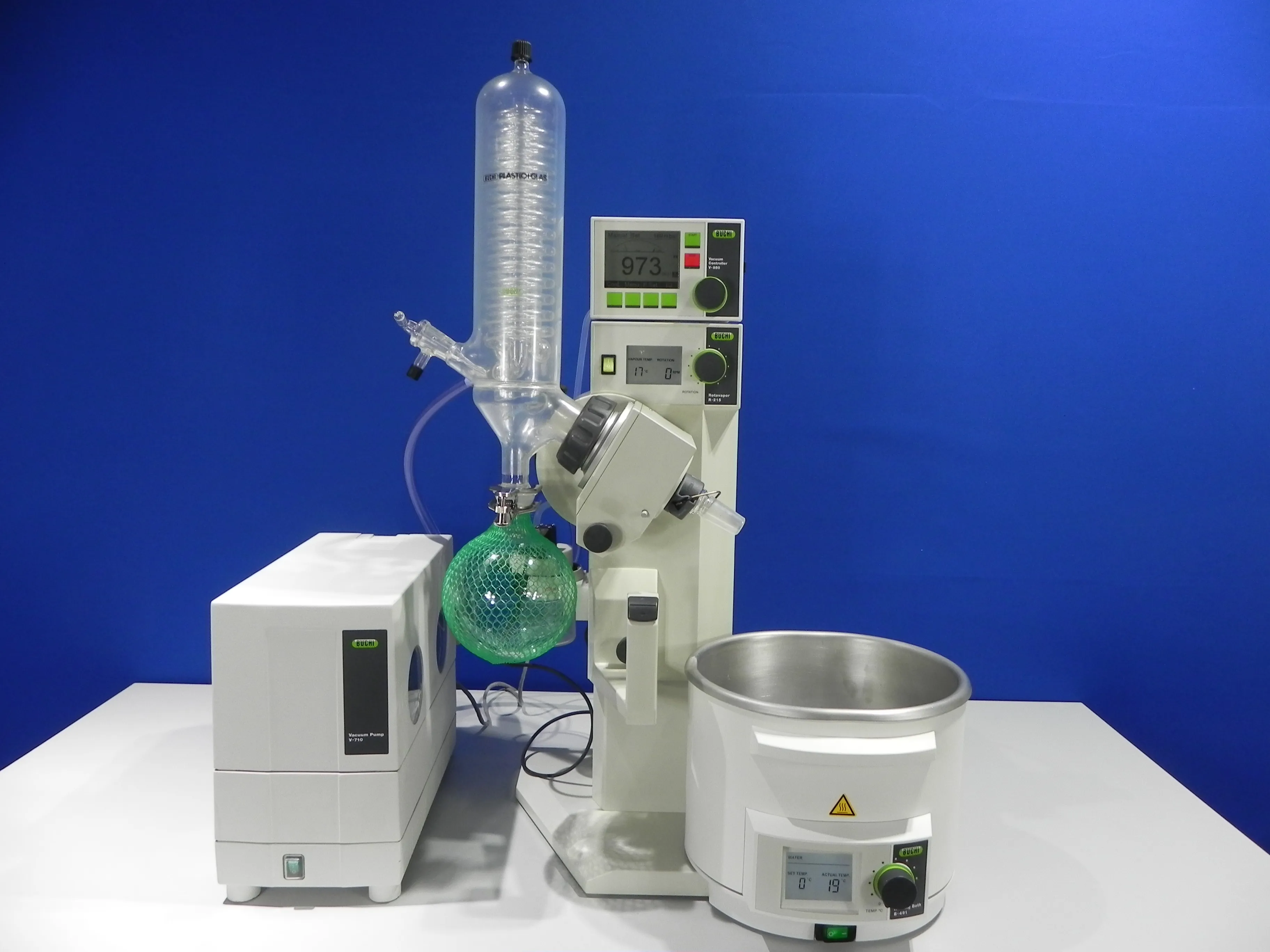 Buchi R-215 rotary evaporator (Rotavapor) integrated with Buchi V-850 ...