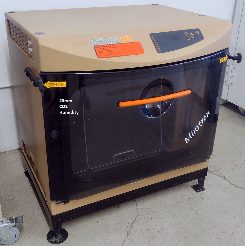 Minitron Incubator Shaker with CO2/Humidity