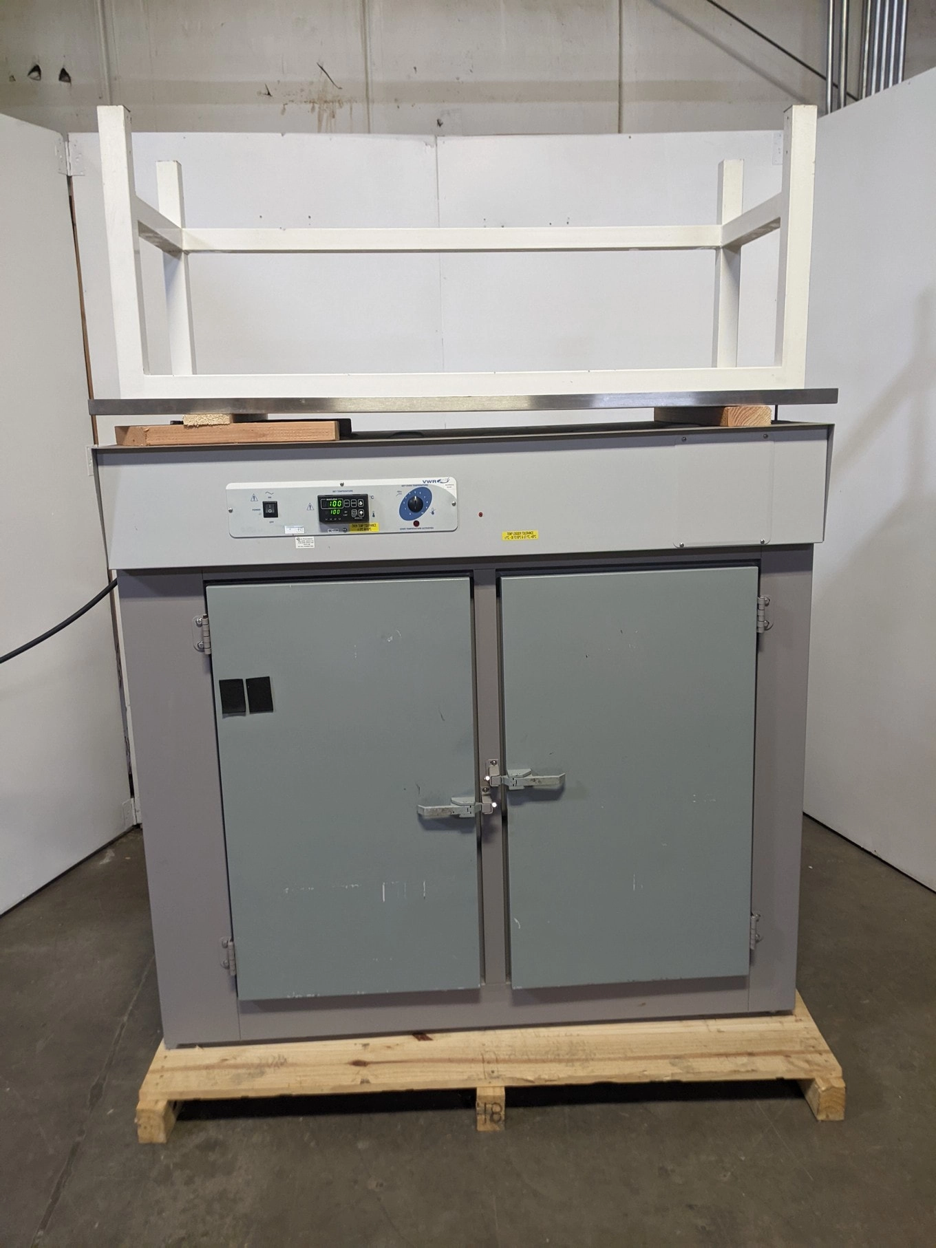 VWR  Model 1680 Double Door Oven with Table, Tested, Working
