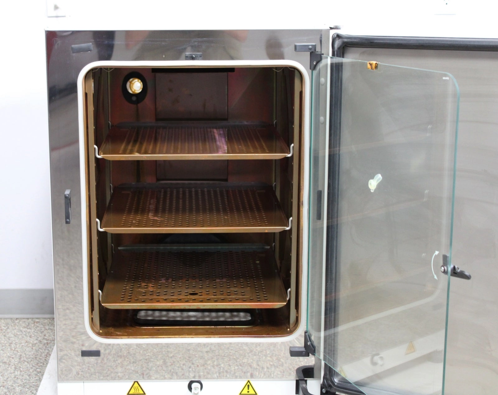 Thermo Scientific HERAcell vios 160i Copper Lined CO2 Incubator w/ 3 Shelves