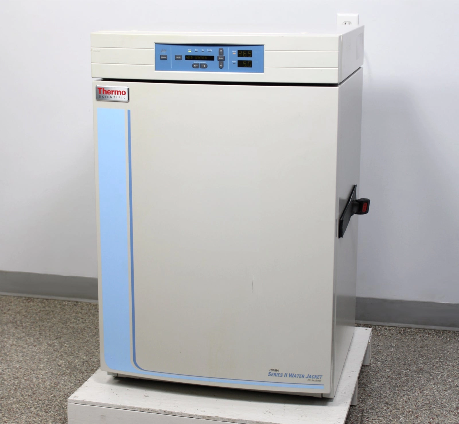 Thermo Scientific 3120 Forma Series II Water Jacket CO2 Incubator