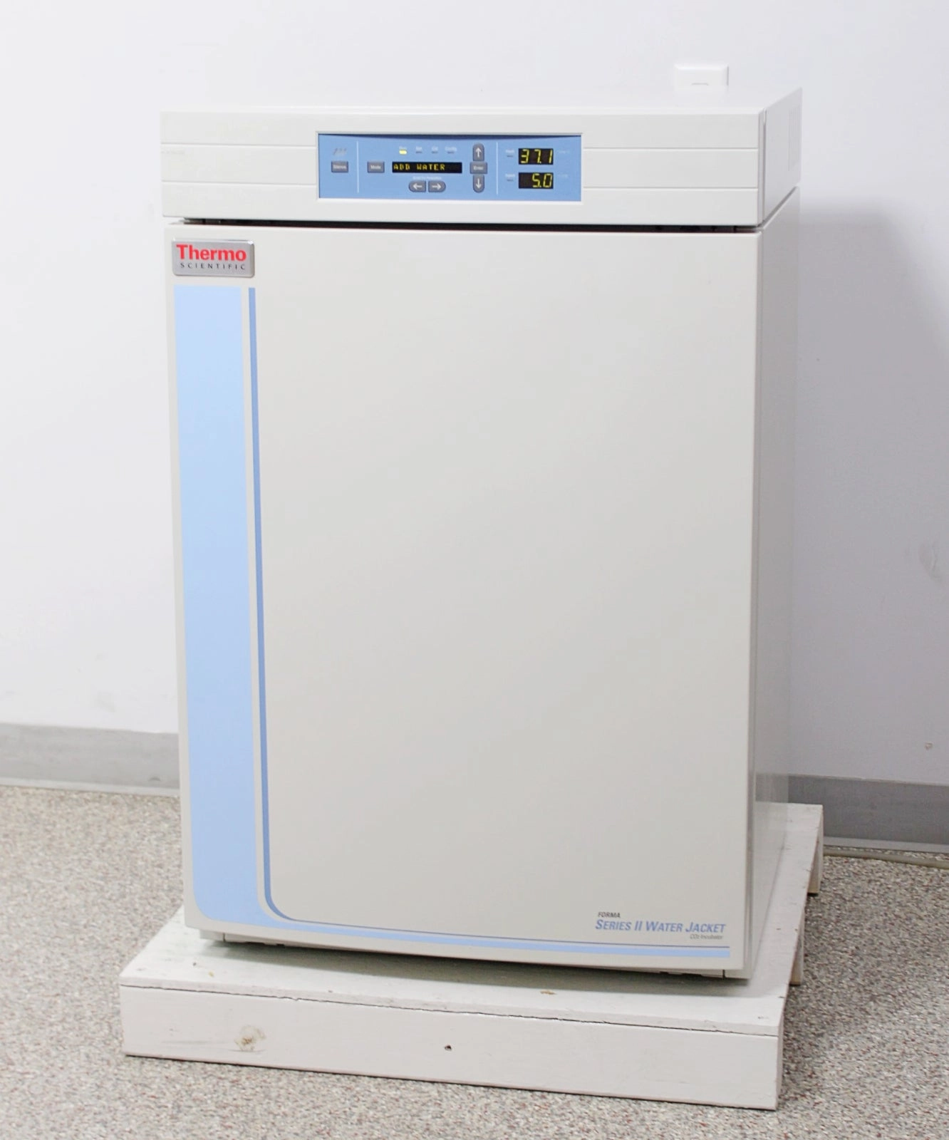 Thermo Scientific Forma 3110 Series II Water Jacketed CO2 Incubator w/ 3 Shelves