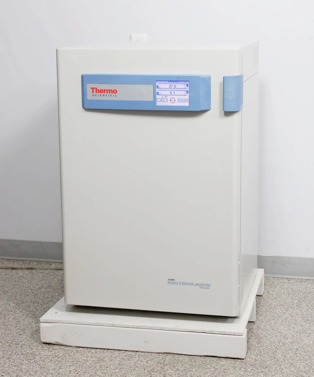 Thermo Scientific 4110 Forma Series 3 Water Jacketed CO2 Incubator w/ 4 Shelves