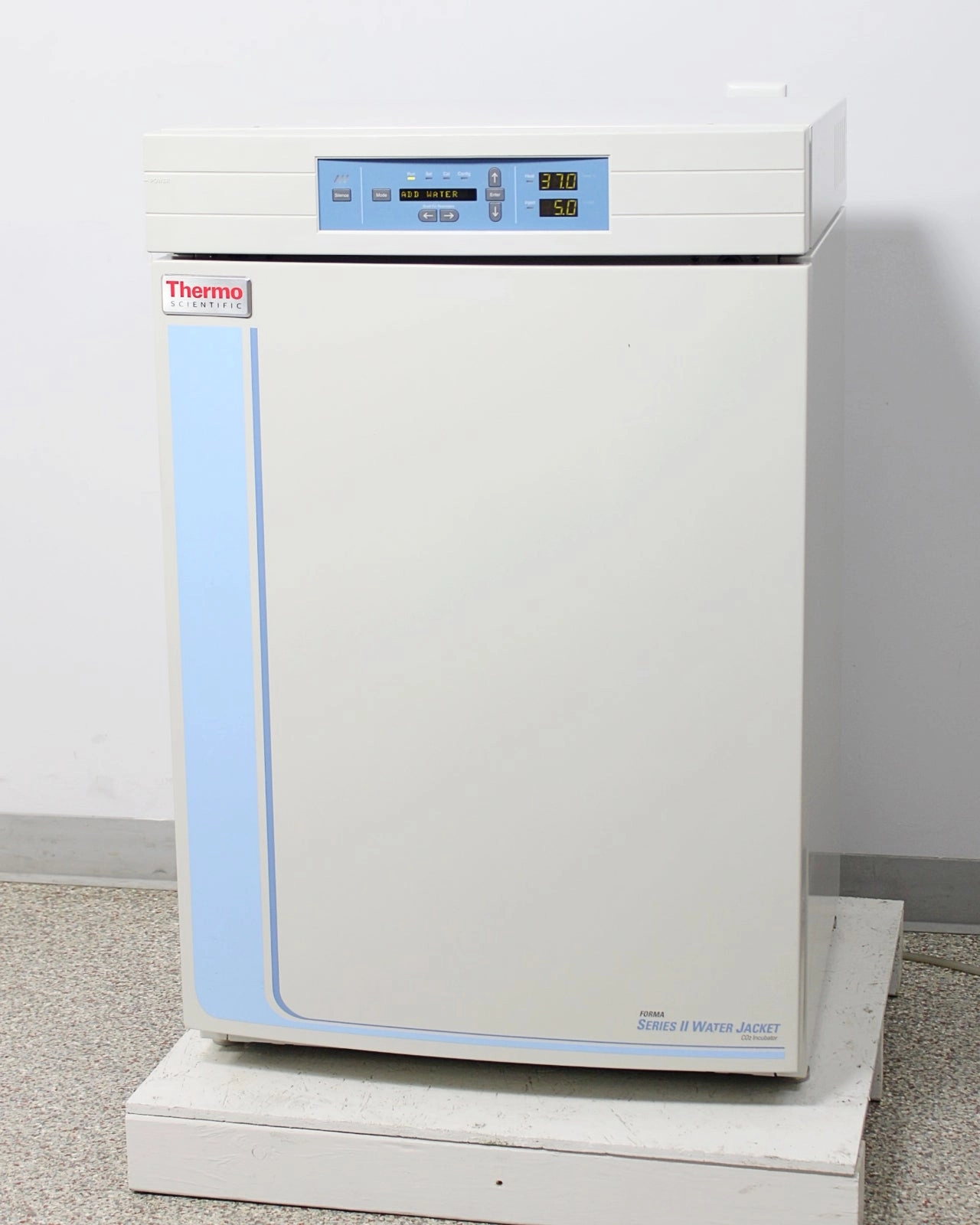 Thermo Scientific 3110 Forma Series II Water Jacket CO2 Incubator w/ 4 Shelves