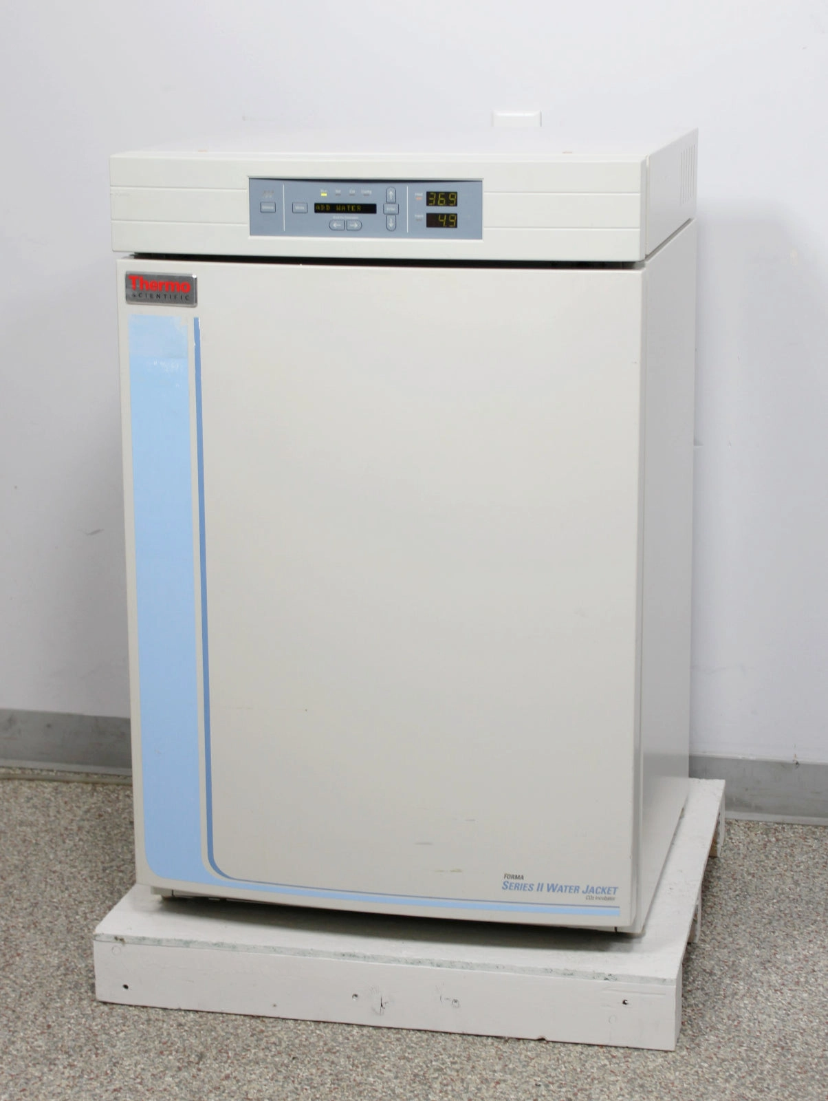 Thermo Scientific 3110 Forma Series II Water Jacketed CO2 Incubator w/ 3 Shelves