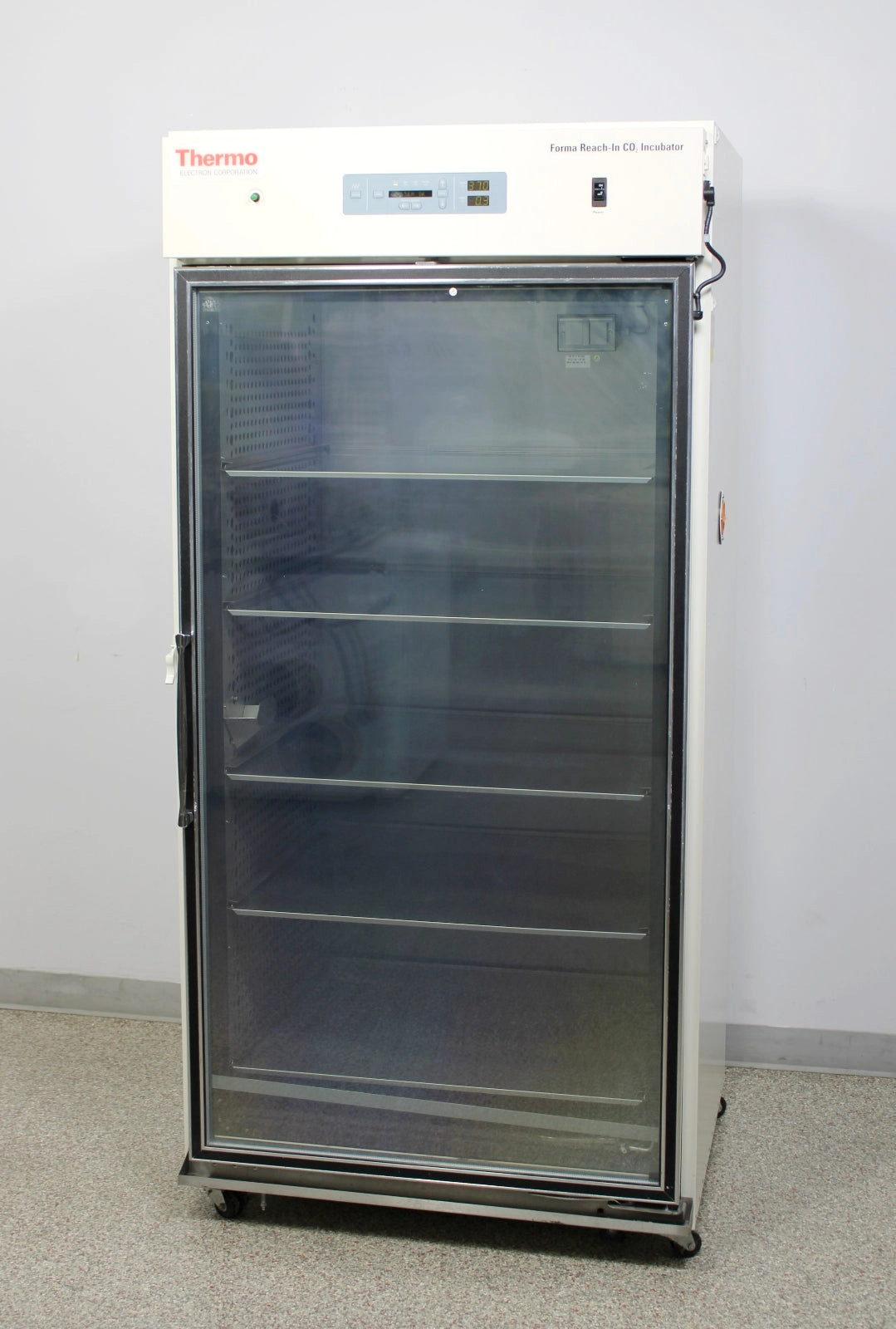 Thermo Scientific 3950 Forma Reach-In CO2 Incubator w/ 5 Shelves