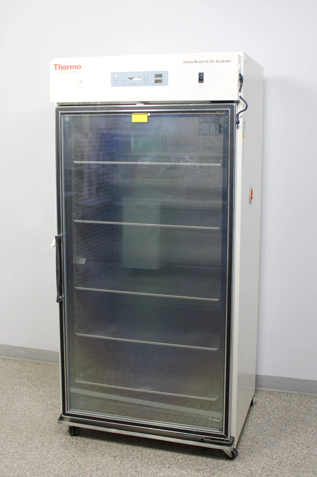 Thermo Scientific 3950 Forma Reach-In CO2 Incubator with 5 Shelves
