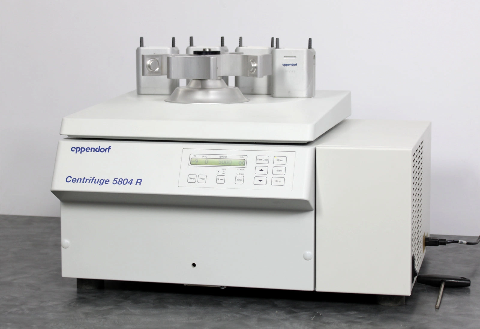 Eppendorf 5804R Refrigerated Benchtop Centrifuge w/ A-4-44 Rotor &amp; Buckets