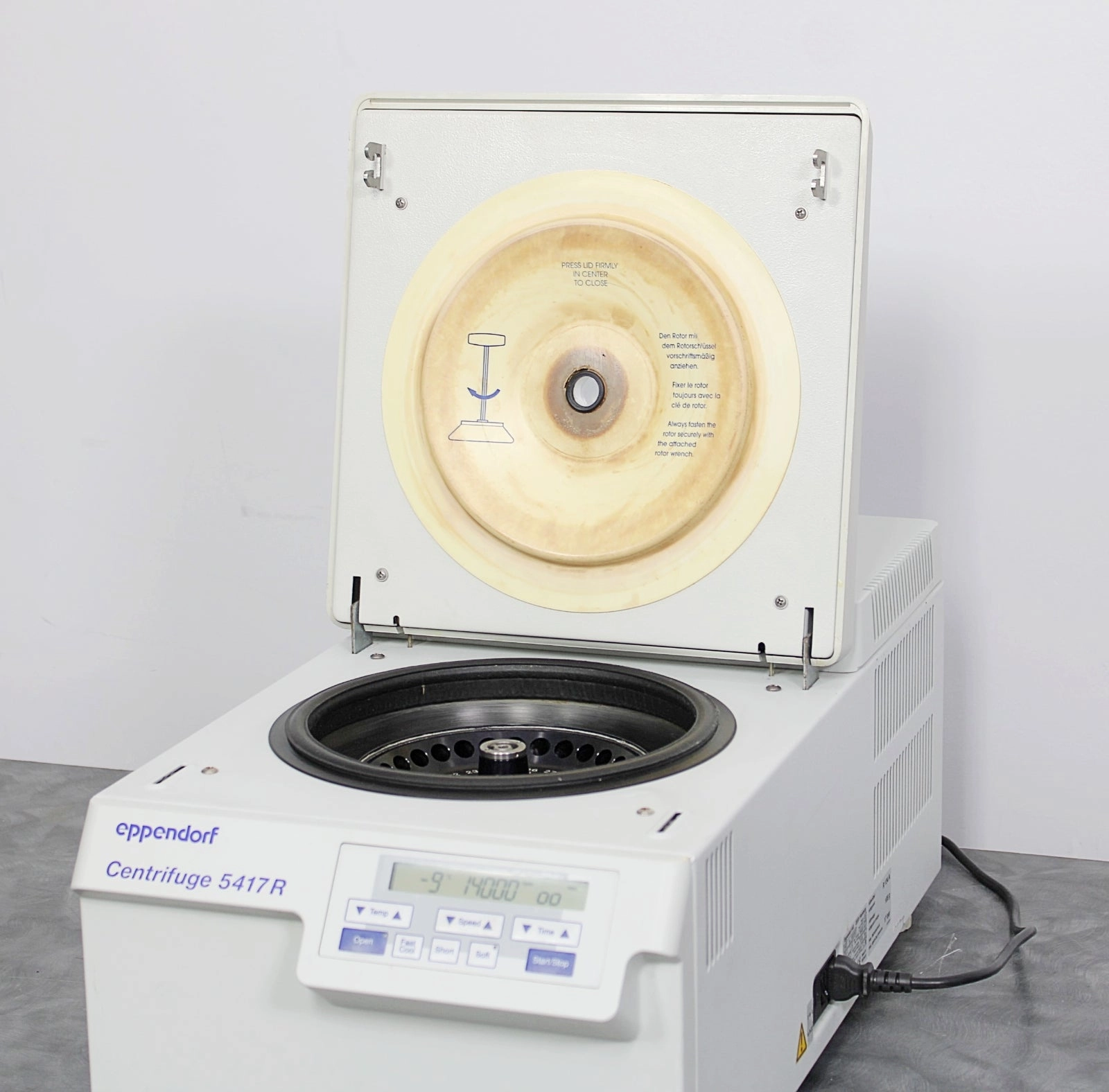 Eppendorf 5417R Refrigerated Benchtop Centrifuge w F453011 Fixed