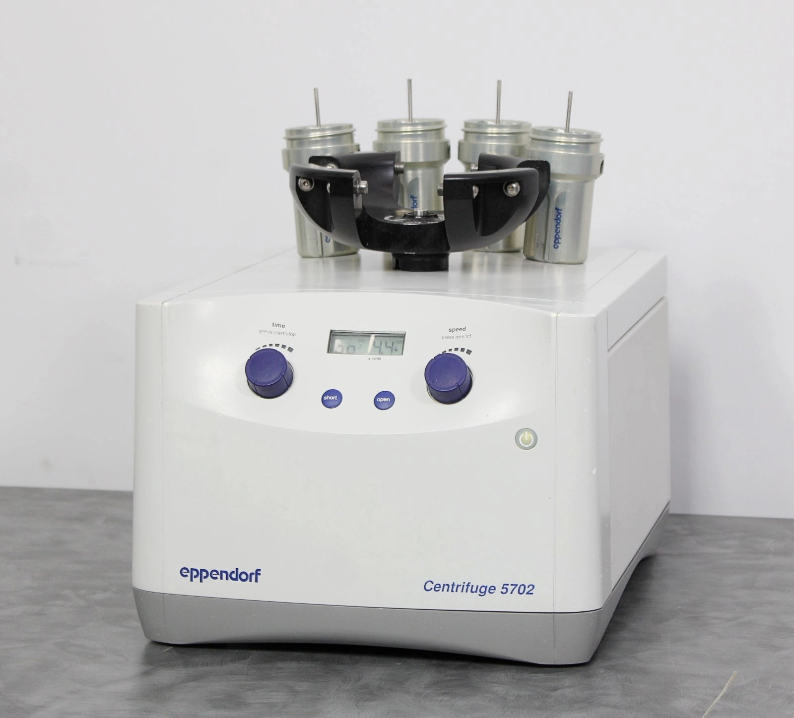 Eppendorf 5702 Low-Speed Benchtop Centrifuge w/ A-4-38 Swing Rotor &amp; Buckets
