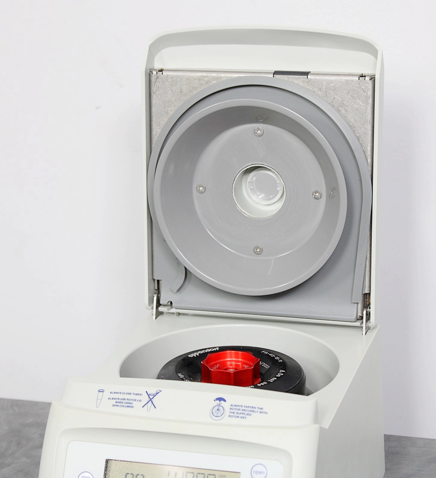 Eppendorf 5418 Benchtop Microcentrifuge w/ FA451811 FixedAngle