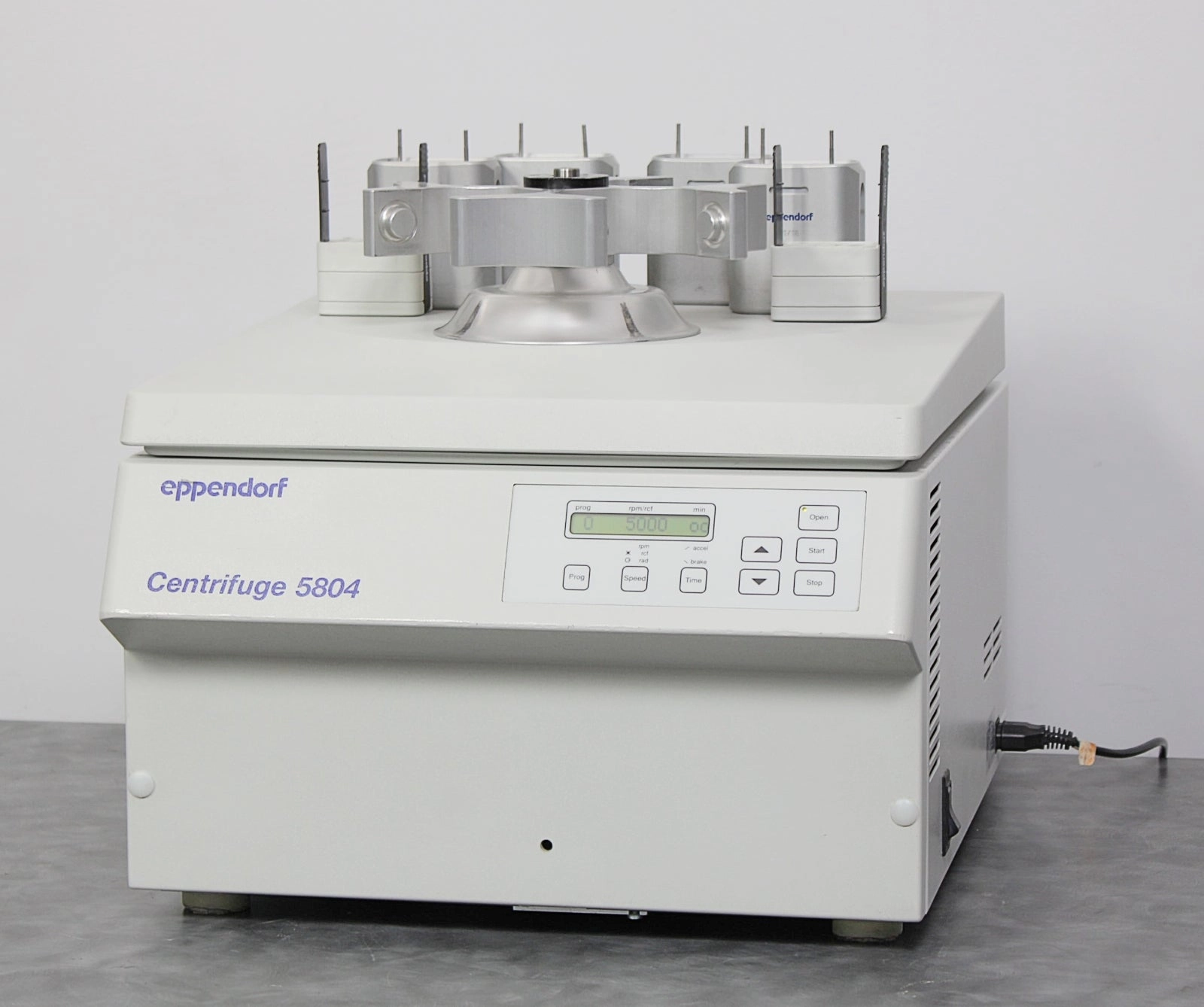 Eppendorf 5804 Benchtop Centrifuge w/ A-4-44 Swing Bucket Rotor &amp; Buckets