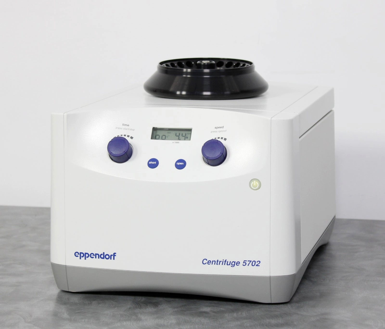 Eppendorf 5702 Benchtop Centrifuge w/ F452411 FixedAngle Rotor