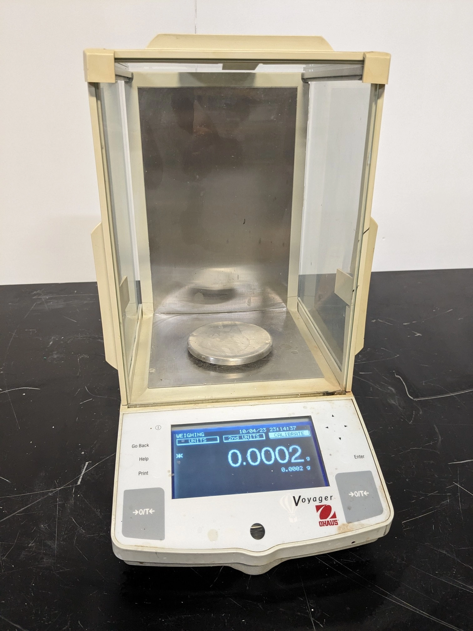 Ohaus  Voyager V10640 Analytical Balances with internal calibration