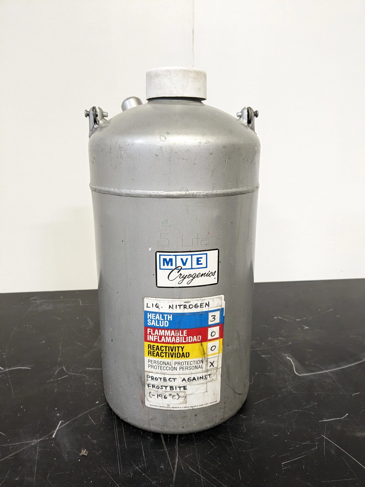 MVE Cryogenics  LAB-5 LIQUID NITROGEN TANK VACUUM VESSEL