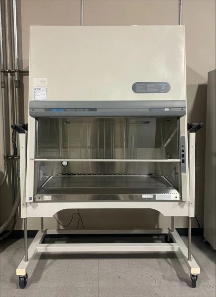 LabConco 4' Purifier Delta Series Class II Type A2 Biosafety Cabinet with Hydraulic Lift Base Stand
