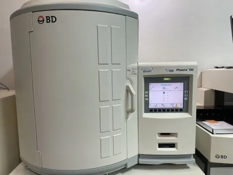 BD Becton Dickenson Phoenix 100 Automated Microbiology System