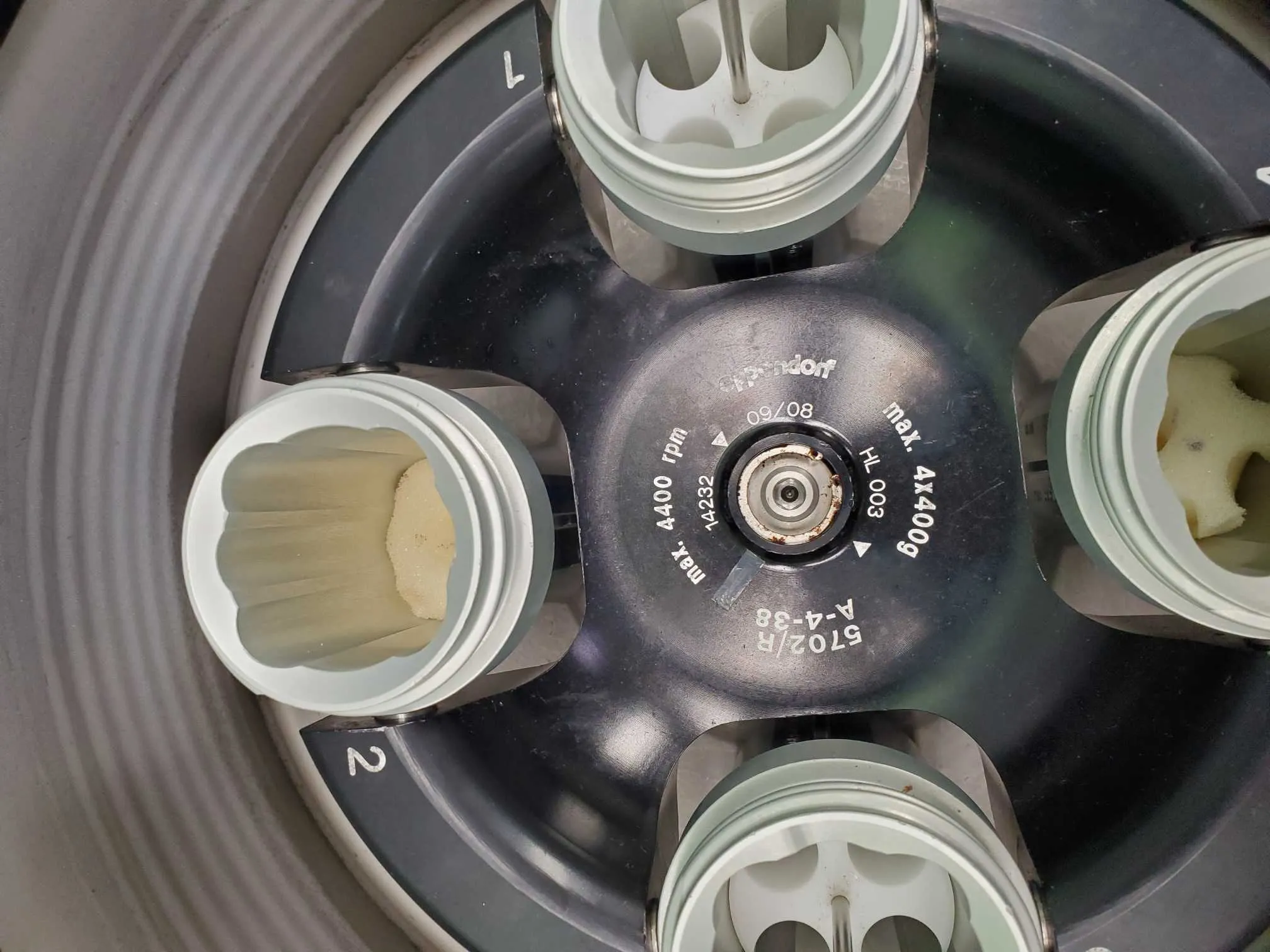 Eppendorf 5702 R Refrigerated Centrifuge | LabX.com