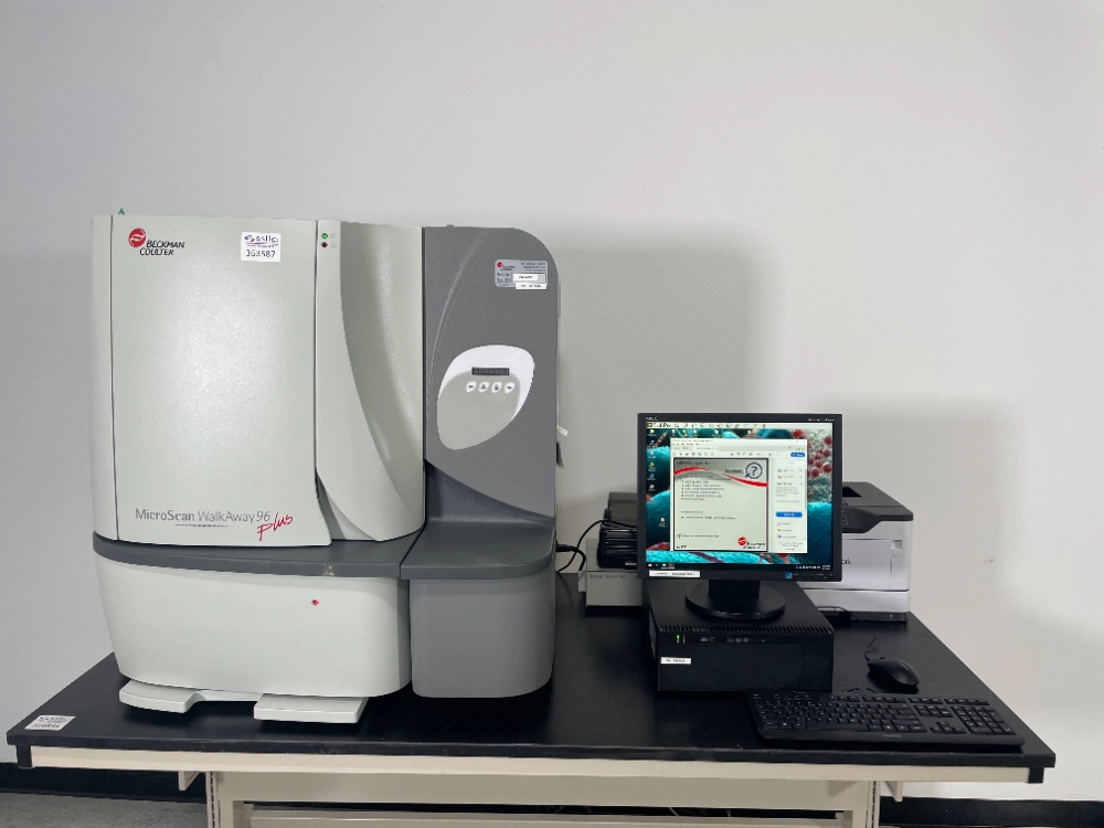 Beckman Coulter Microscan walkaway 96 plus Microbiology System
