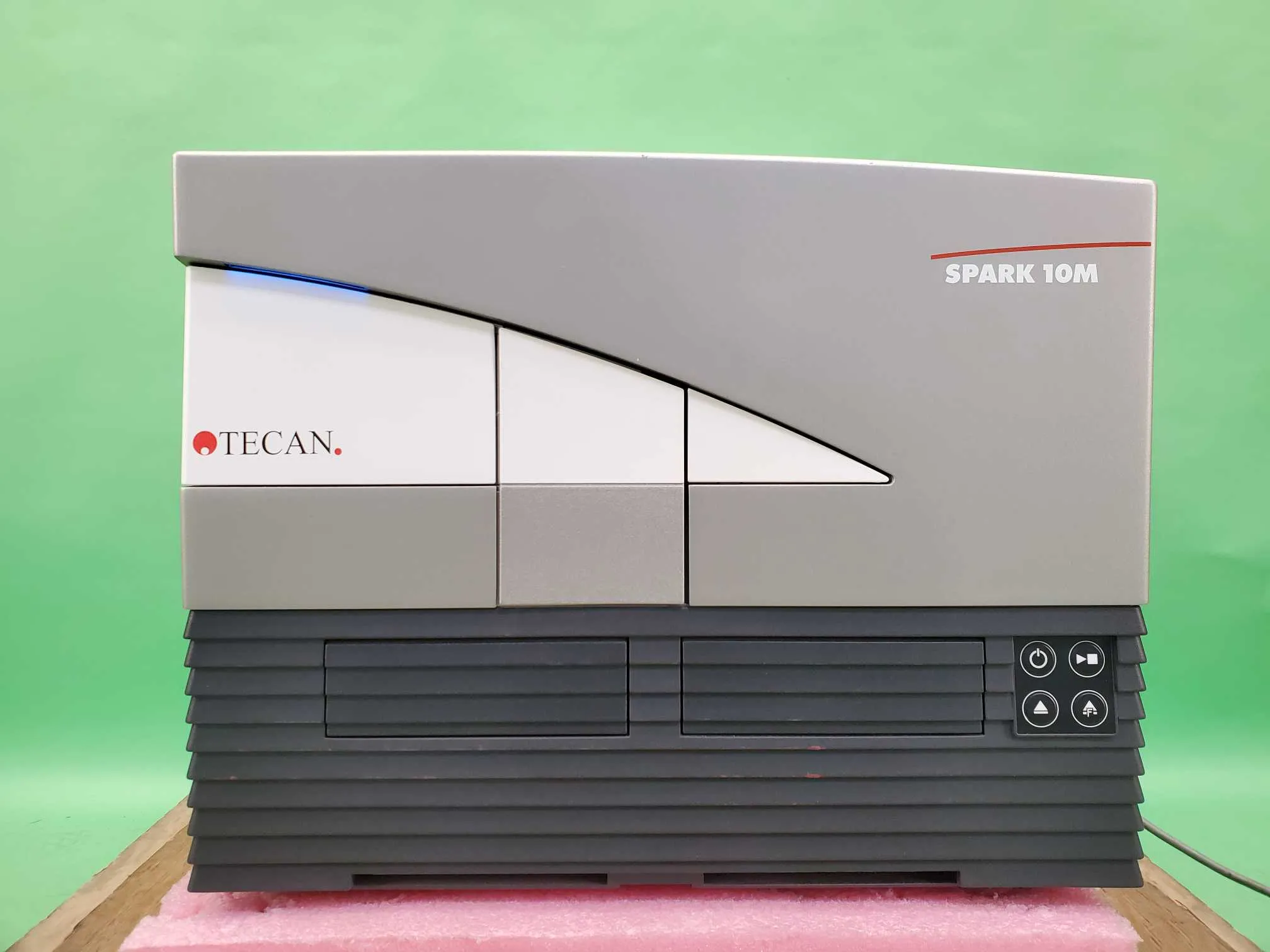 TECAN SPARK 10M Multimode Microplate Reader