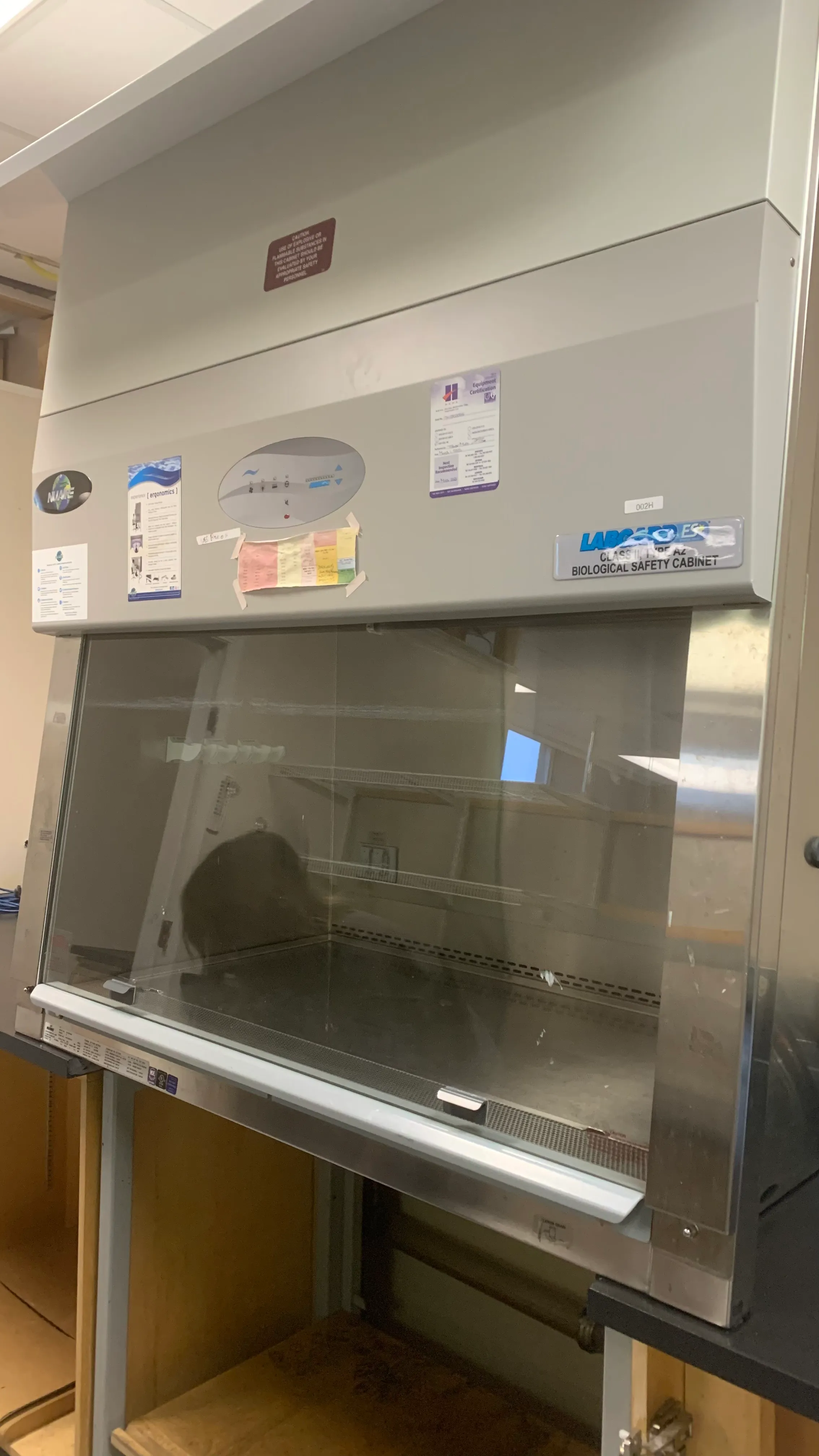Biosafety hood 1(Pre-owned)