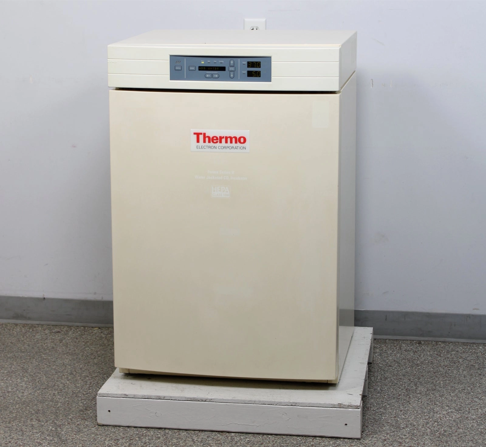 Thermo Scientific 3110 Forma Series II Water Jacket CO2 Incubator w/ 3 Shelves