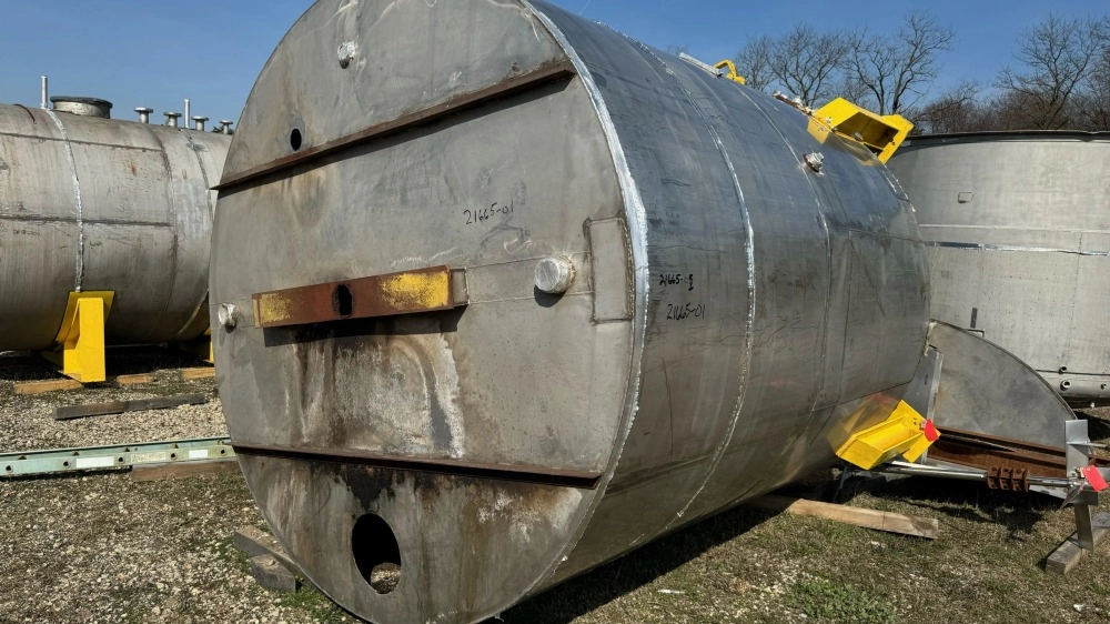 3,000 Gallon Vertical Stainless Steel Tank, 8&amp;apos; Dia. X 8&amp;apos; High