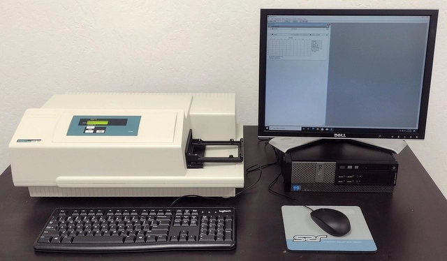 Molecular Devices VersaMax Microplate Absorbance Spectrophotometer