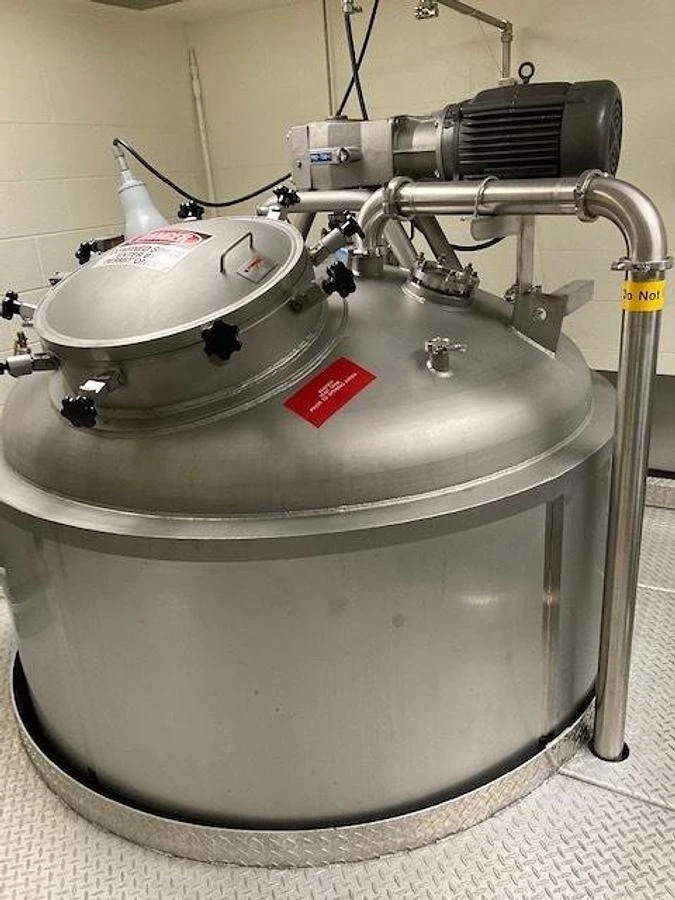 Mueller 4,000 Liter Mix Tank