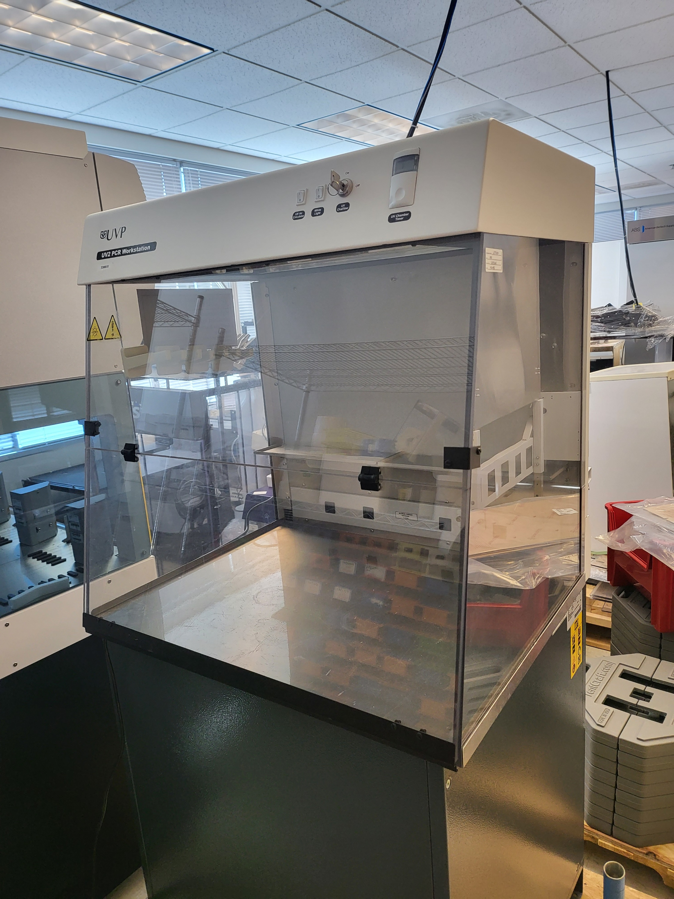 UVP UV2 PCR Workstation