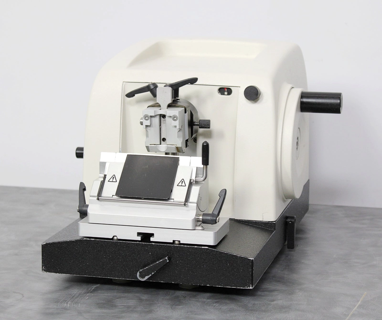Leica RM2125 Manual Rotary Microtome 045731981 w/ Low Profile Knife