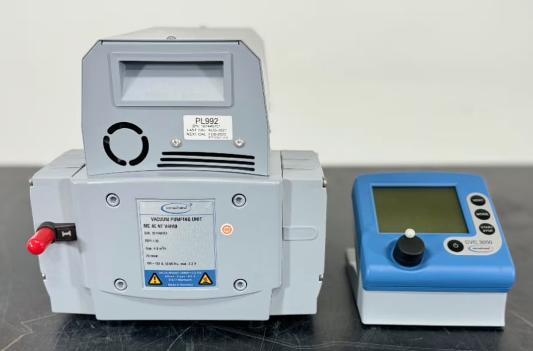 NEW - Vacuubrand ME 4C NT Vario Vacuum Pump AND CVC 3000 Detect Vacuum Controller