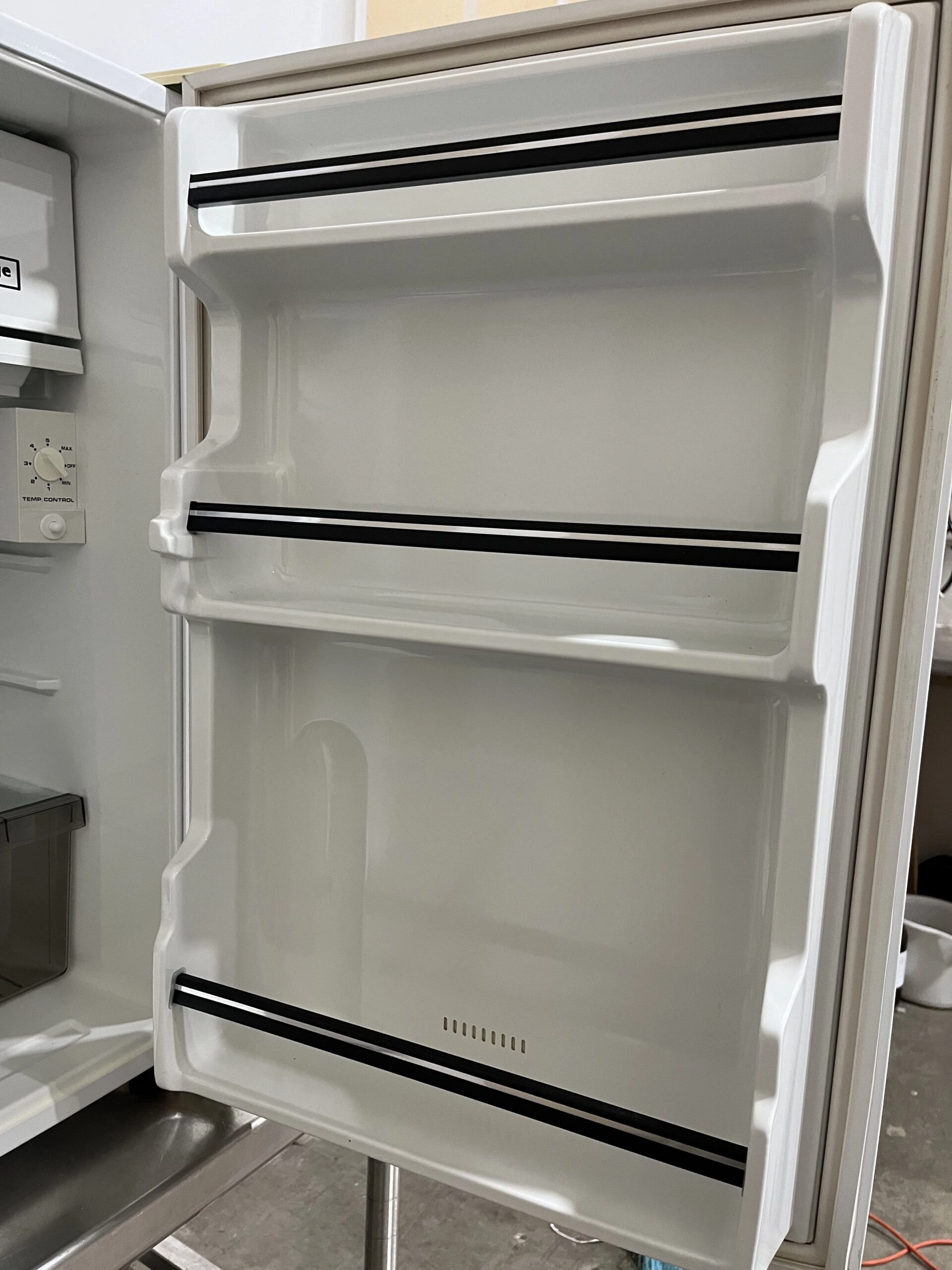 Magic Chef MCBR360S Refrigerator