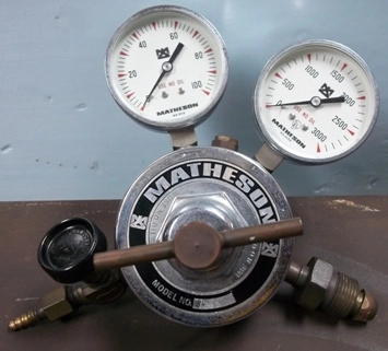 MATHESON REGULATOR, MODEL: 8, WITH 0-100 MATHESON GAUGE, NO: 63-3112, AND MATHESON 0-3000 GAUGE UL 8