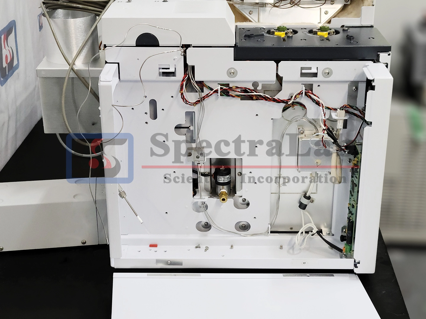 New in Opened Original Package Agilent 8890 GC with Large Valve