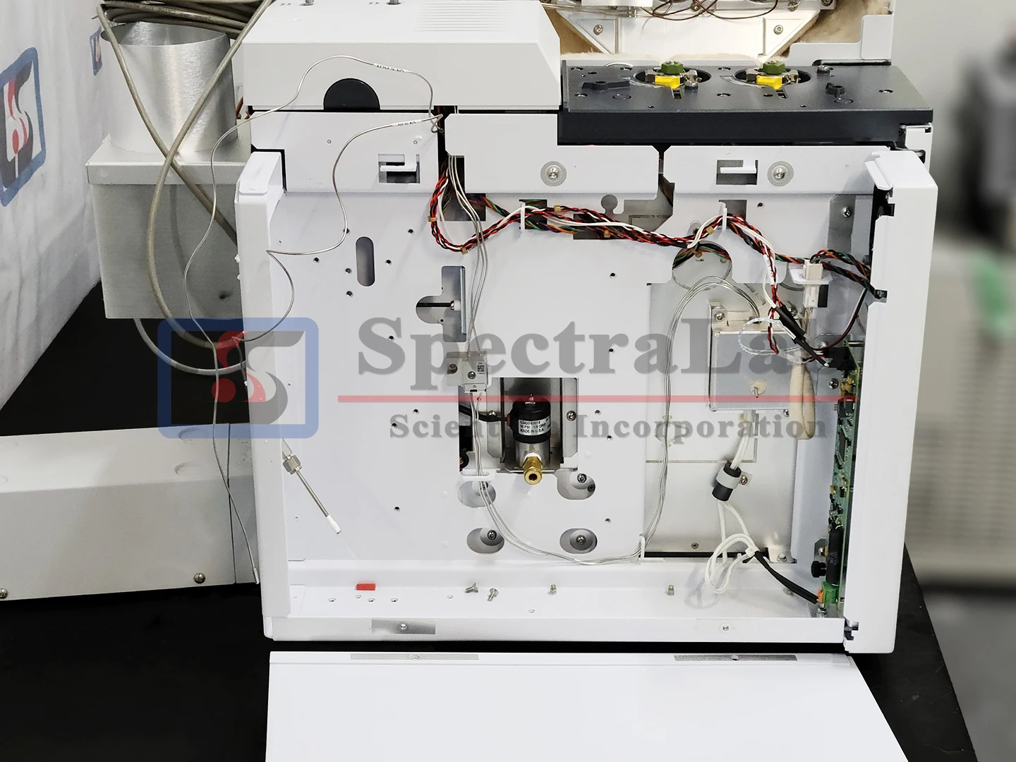 New in Opened Original Package Agilent 8890 GC with Large Valve