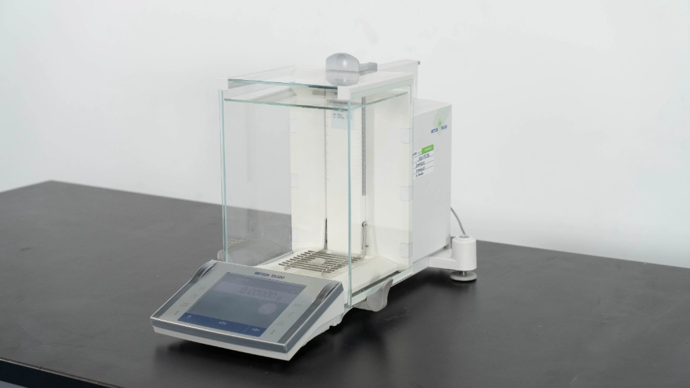 Mettler Toledo XP205 Automatic Analytical Balance | LabX.com