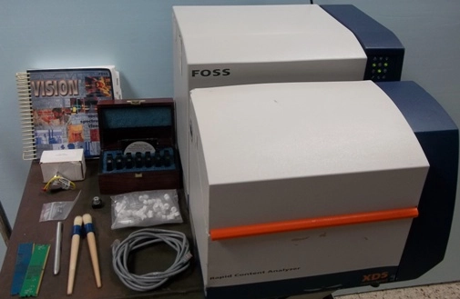 FOSS RAPID CONTENT ANALYZER XDS NEAR-INFRARED, TYPE: XM 1100 SERIES, NO: 0089, 1) XDS MONOCHROMATOR,