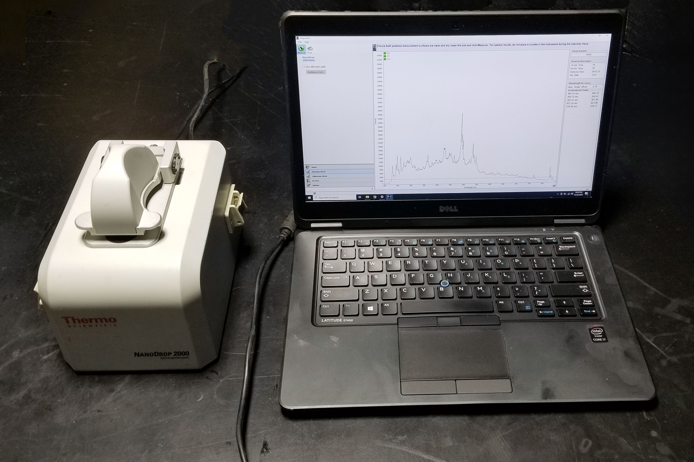 Thermo Scientific Nanodrop 2000 UV-VIS Spectrophotometer with Laptop