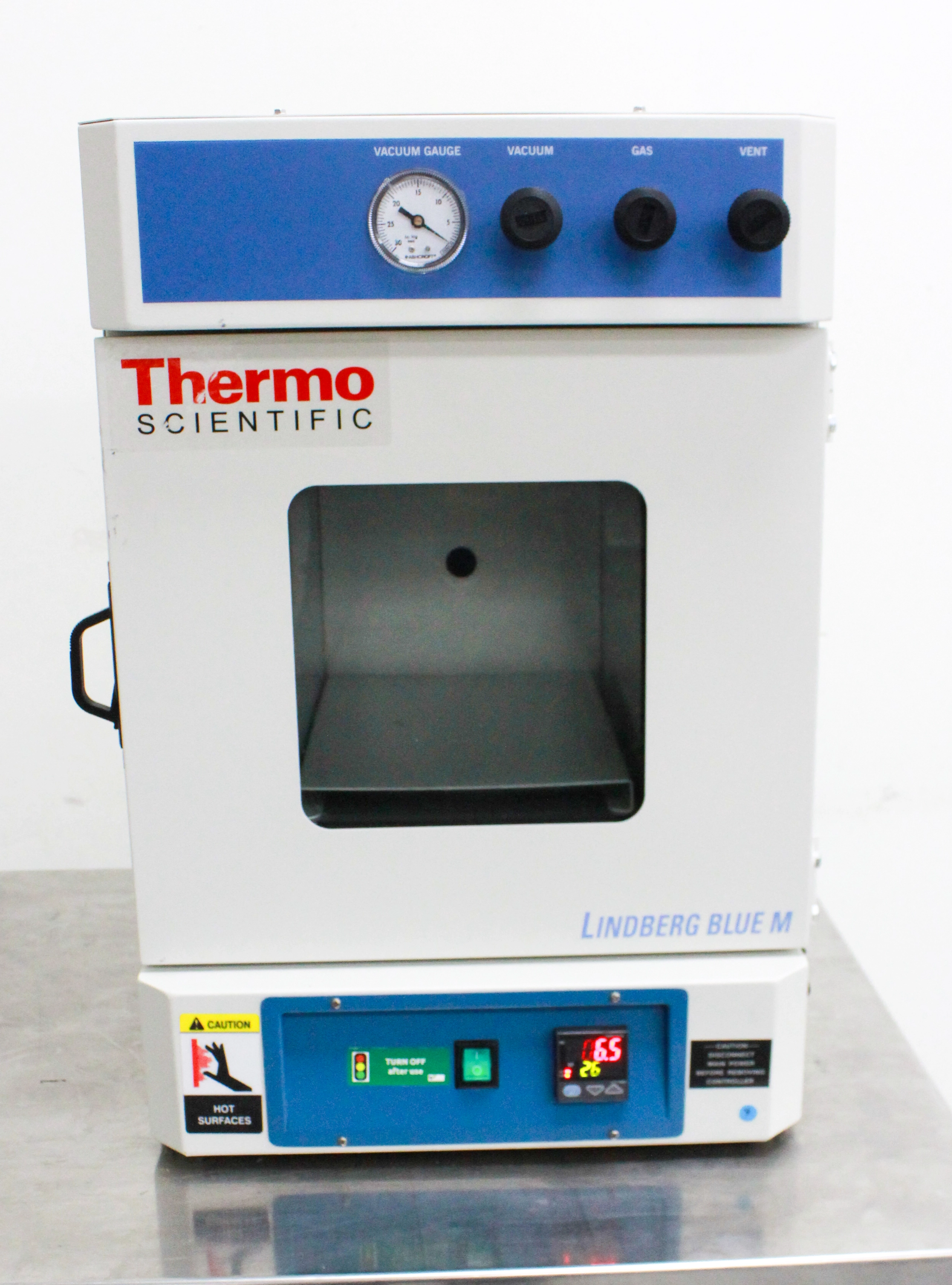 Thermo Scientific Lindberg Blue Vacuum Oven VO914A 18.6L, 120V, 750w, Painted cabinet; 1 door, 3 shelves - 3373965