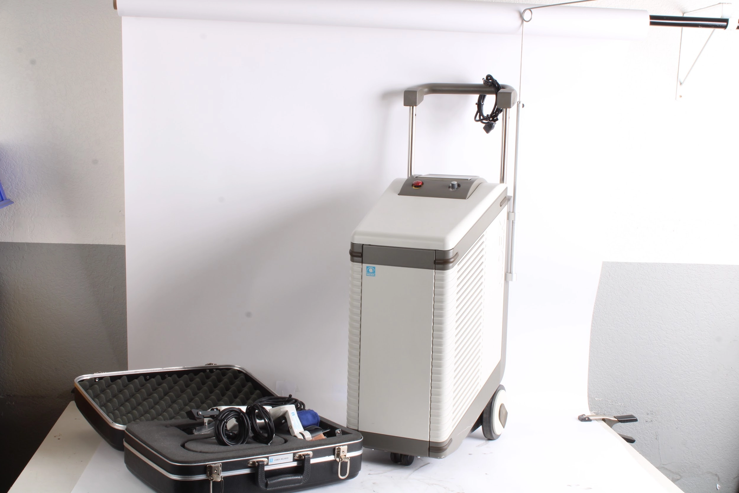 Nidek GYC-1500 Laser System W/ 2x: Nidek Green Laser Photocoagulator &amp; Case