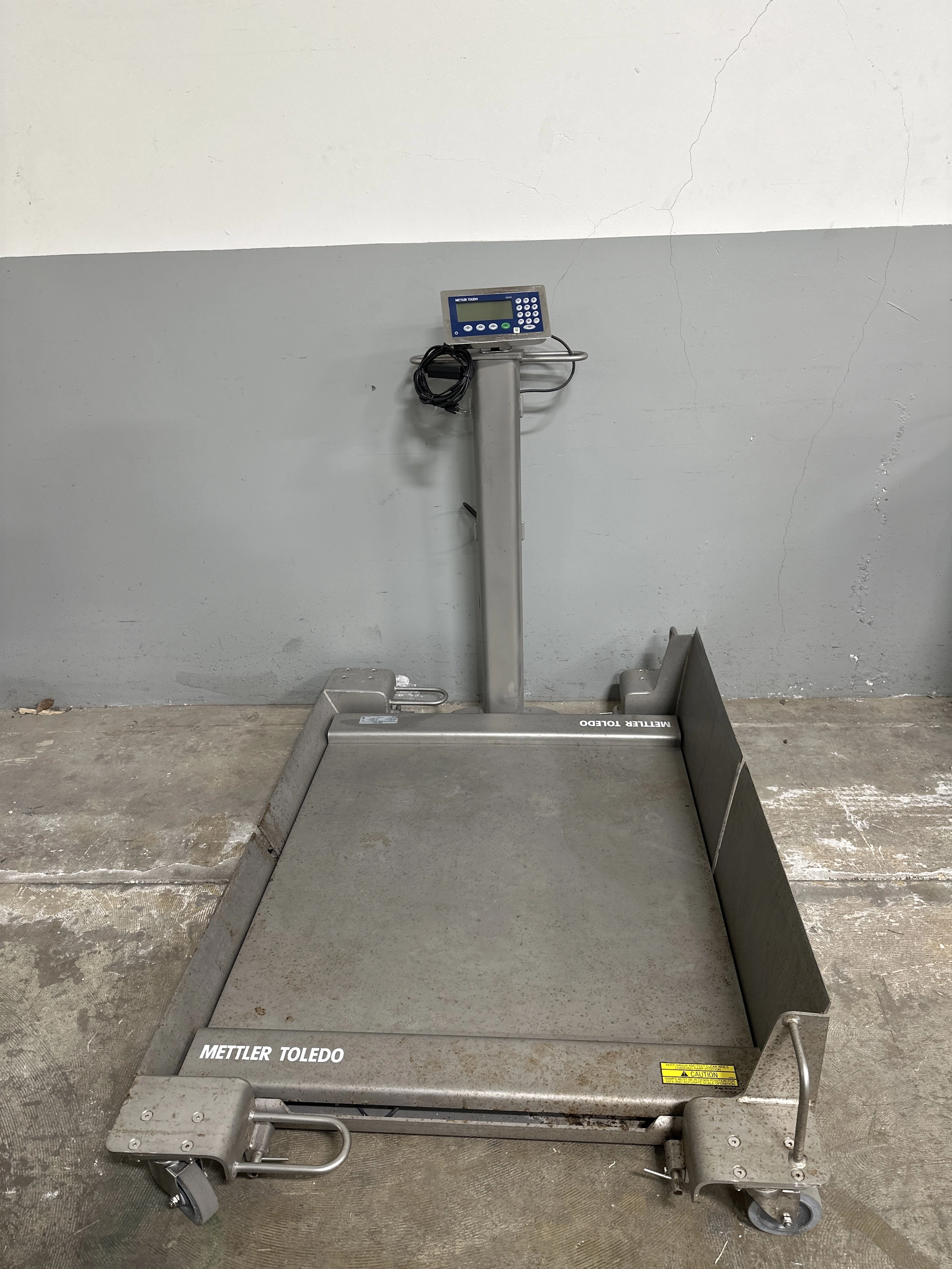 Mettler Toledo 2888 Floor Scale 2500Lb W/ ICS5x9-1 Display AJB6415 Junction Box