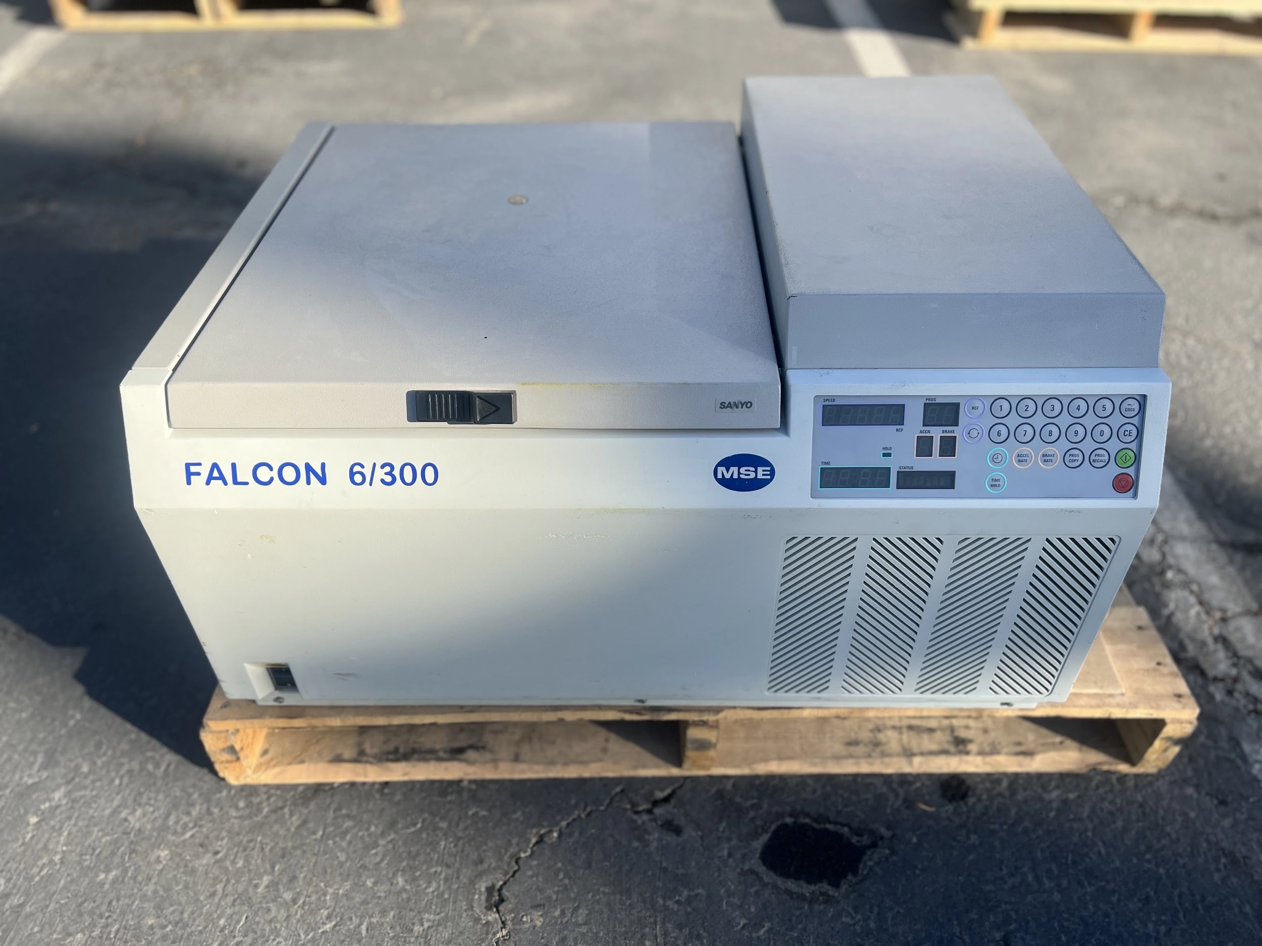 Sanyo Falcon 6/300 Table Top Centrifuge MSB300.CX3.I W/ 43124-756 Rotor