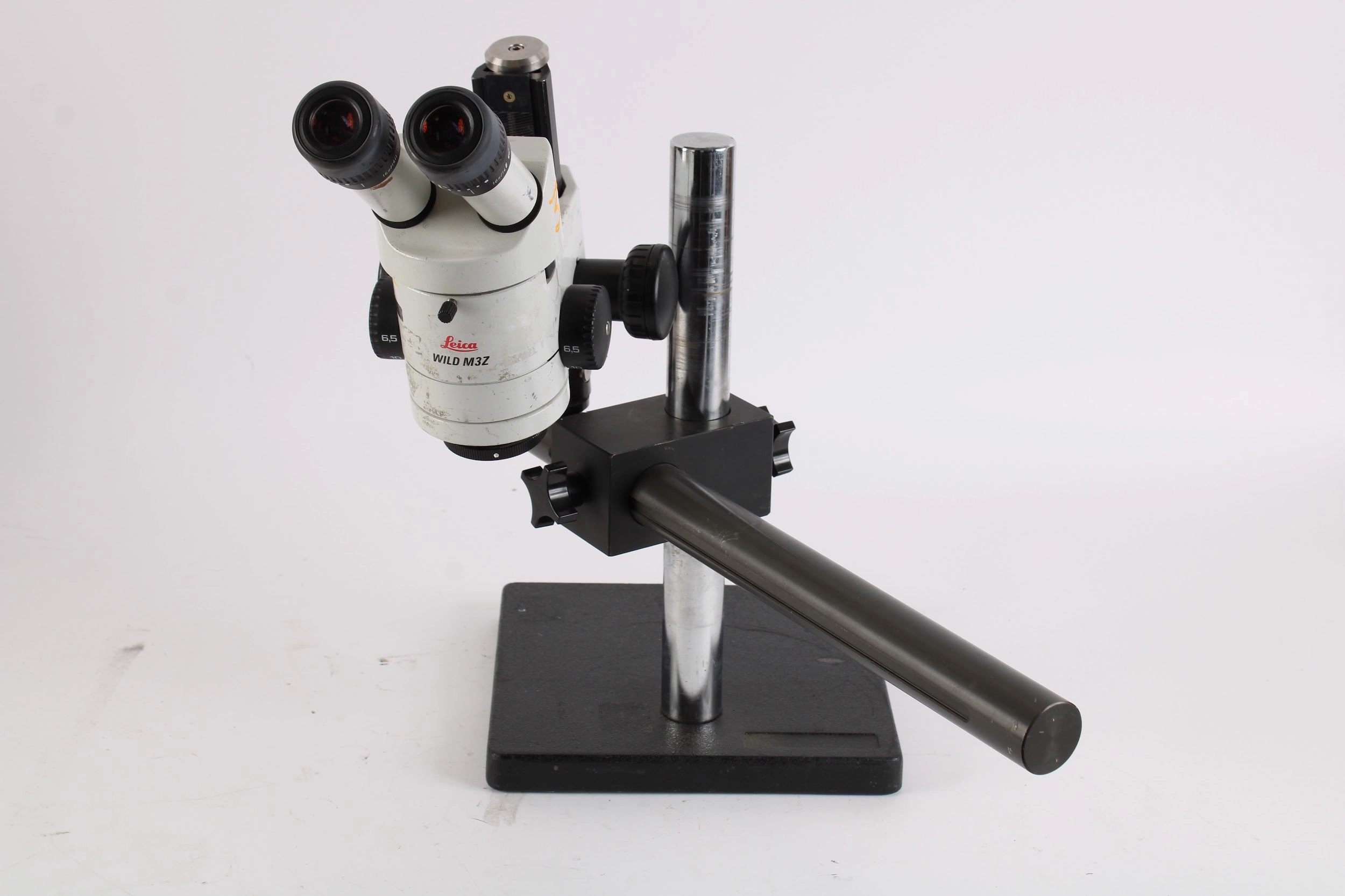 Leica WILD M3Z StereoZoom Microscope w/ Leica 10445301 16x/14b Eye Pieces